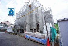 須恵駅まで自転車で約9分。 スーパー・コンビニ・ドラックストアまで徒歩10分圏内とお買い物が便利＾＾ 南向きで日当り良好です＾＾