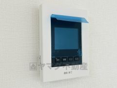 防犯性、セキュリティ対策に安心できるテレビモニター付きインターフォンです。セールスマン対策にもなり安心できます。