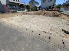 カースペースは並列3台分を確保＾＾ 前面道路が広々としているので駐車もラクラクに出来ます＾＾是非お問い合せ下さい＾＾