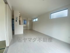 家族が集まる開放的なリビング。約17帖の大空間で毎日のお食事が楽しみです＾＾思い思いの時間を過ごしたり、家族みんなで食事をしたり、素敵な団らんの場になりますね。