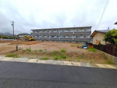 駐車スペースはゆとりある3台分を確保。マイカー用に、お客さま用に、余裕を持ってご利用いただけます。