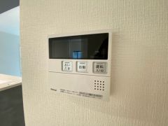 お風呂から通話ができるタイプの給湯器リモコンです。お子さんや高齢の方が一人で入られる時も安心ですね＾＾