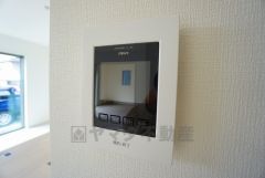 防犯性、セキュリティ対策に安心できるテレビモニター付きインターフォンです。セールスマン対策にもなり安心できます。