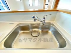 広々とした凸型シンクに洗剤ポケットを標準装備。大きなお鍋など洗いやすいです。