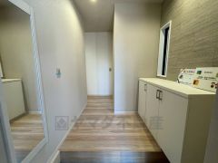 たっぷり収納できるシューズボックスです。家族全員の靴がきれいに整頓できます。