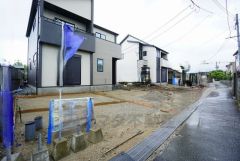 前面道路は南側2.9～4ｍ。 4ｍの道路は、4区画の住民の方以外は利用しないので小さなお子様がいるご家庭でも安心です＾＾