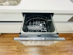 家事の時間が短縮できる食器洗浄乾燥機付。後片付けもラクラクです。