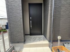 タッチキー採用の玄関。お買い物帰りで、両手がふさがってきても簡単に中に入れます＾＾