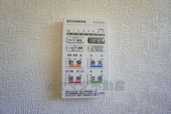 浴室暖房乾燥機には、暖房、乾燥、涼風、換気の4つの機能が付いています。タイマー付きです。
