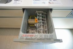 家事の時間が短縮できる食器洗浄乾燥機付。後片付けもラクラクです。