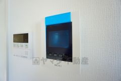 防犯性、セキュリティ対策に安心できるテレビモニター付きインターフォンです。セールスマン対策にもなり安心できます。