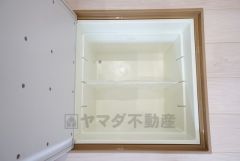 同仕様写真。キッチンにある床下収納は居住スペースを減らさずに日用品のストックが収納可能＾＾