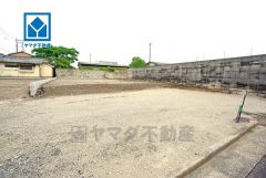 西鉄バス「西鉄工場」停まで徒歩3分。コンビニまで徒歩5分。イオン穂波ショッピングセンターまで車で約8分（2.3ｋｍ）