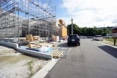 前面道路は公道西側6ｍ。