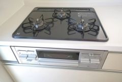 3口コンロなので、効率よく調理ができます。毎日のお料理が楽しくなりますね。