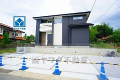 オール電化＾＾LDK広々17帖＾＾並列駐車4台。イオン福岡まで車で約11分（3.4ｋｍ）須恵スマートICまで車で約9分（2.6ｋｍ）