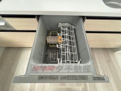 炊事時間を大幅に短縮できる食器洗浄乾燥機付きキッチンです＾＾冬場の洗い物で手荒れの悩みもなくなります。