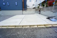 並列駐車4台駐車＾＾ ご夫婦で1台ずつとご友人や急な来客があっても安心です＾＾