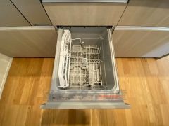 家事の時間が短縮できる食器洗浄乾燥機付。後片付けもラクラクです。 食器を洗う手間が減るので家族とのコミュニケーションの時間や自分の時間が増えますね。
