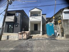 コンビニ・スーパー・ドラッグストアまで徒歩9分圏内＾＾