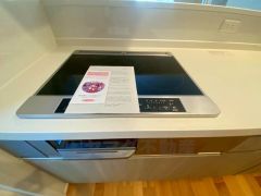 お手入れのしやすいIHクッキングヒーターです。 3口コンロなので、効率よくお料理が楽しめます。毎日のお料理も楽しくなりますね＾＾