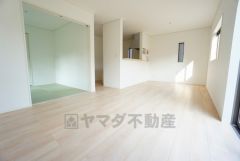 家族が集まる開放的なリビング。約16.2帖の大空間で毎日のお食事が楽しみです＾＾思い思いの時間を過ごしたり、家族みんなで食事をしたり、素敵な団らんの場になりますね。