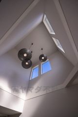 空が見える窓のおかげで視線が抜けて開放的です＾＾