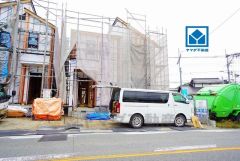 コンビニまで徒歩6分。スーパーまで徒歩13分。ドラッグストアまで徒歩12分。