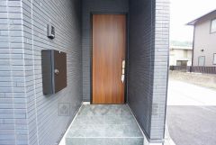 家の顔となる玄関扉がかっこいいと、たくさんの人を招き入れたくなりますね＾＾