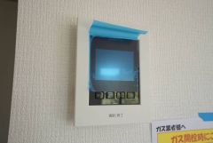 防犯性、セキュリティ対策に安心できるテレビモニター付きインターフォンです。セールスマン対策にもなり安心できます。