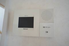 防犯性、セキュリティー対策に安心できるテレビモニター付きインターフォンです。セールスマン対策にもなり安心できます。