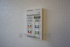 浴室暖房乾燥機には、暖房、乾燥、涼風、換気の4つの機能が付いています。タイマー付きです。