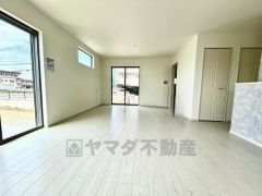 夏は強い日差しをカット、冬は暖かな遮熱高断熱型Low-Eガラスを採用。夏の強い日差しを約60%カットし、冷房効果を高めます。紫外線もカットするため紫外線による日焼けも抑制。