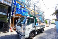 前面道路は南西側約4ｍ。交通量が少ないため小さなお子様がいるご家庭でも安心です＾＾