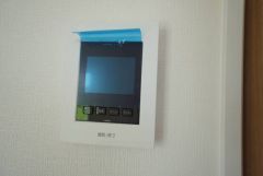 防犯性、セキュリティ対策に安心できるテレビモニター付きインターフォンです。セールスマン対策にもなり安心できます。