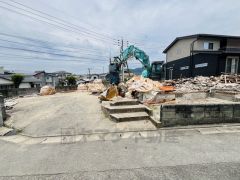 カースペースは停めやすい並列駐車2台付き。（軽自動車含む）