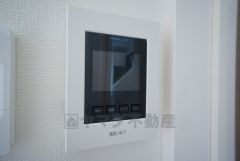 防犯性、セキュリティ対策に安心できるテレビモニター付きインターフォンです。セールスマン対策にもなり安心できます。