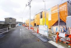 前面道路は北側公道約6.2ｍ。幅広く交通量も少ない為安心して離合できます＾＾