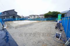 駐車スペースはゆとりある4台分を確保。マイカー用に、お客さま用に、余裕を持ってご利用いただけます^^