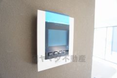 防犯性、セキュリティ対策に安心できるテレビモニター付きインターフォンです。セールスマン対策にもなり安心できます。