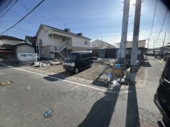 駐車スペースはゆとりある4台分を確保。マイカー用に、お客さま用に、余裕を持ってご利用いただけます^^