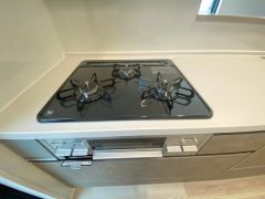 3口コンロなので、効率よく調理ができます。毎日のお料理が楽しくなりますね。