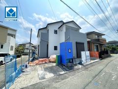 西鉄バス田富停徒歩5分。コンビニ・ドラッグストア徒歩5分。スーパー徒歩15分。