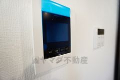 防犯性、セキュリティ対策に安心できるテレビモニター付きインターフォンです。セールスマン対策にもなり安心できます。