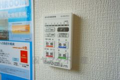 浴室暖房乾燥機には、暖房、乾燥、涼風、換気の4つの機能が付いています。タイマー付きです。