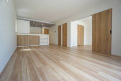 家族が集まる開放的なリビング。約17.6帖の大空間で毎日のお食事が楽しみです。思い思いの時間を過ごしたり、家族みんなで食事をしたり、素敵な団らんの場になりますね＾＾