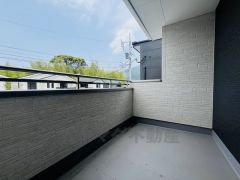 陽当たりの良いバルコニーです。お洗濯やお布団干しはもちろん、日光浴スペースにも。