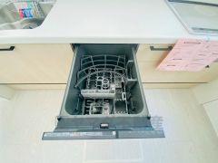 家事の時間が短縮できる食器洗浄乾燥機付。後片付けもラクラクです。