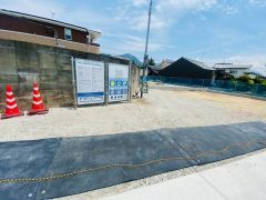カースペースは2台分を確保。 ご夫婦で1台ずつ所有出来ます。西鉄バス「四王田団地」停まで徒歩4分＾＾通勤や通学に便利。