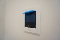 防犯性、セキュリティ対策に安心できるテレビモニター付きインターフォンです。セールスマン対策にもなり安心できます。